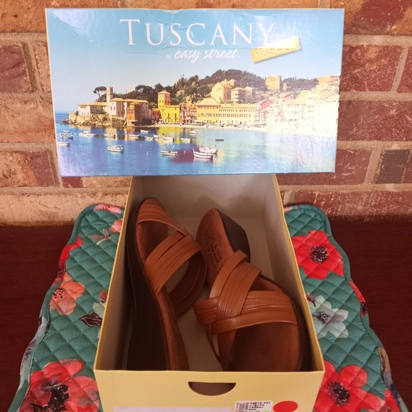 Tuscany Resort by Easy Street Wedge Sandal - Picture 9 of 11
